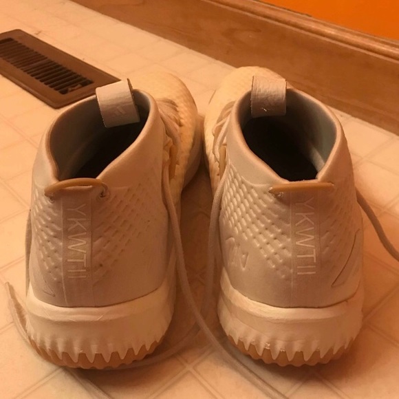 Adidas Dame 4 ‘Un-Dyed’ size 14 - Picture 5 of 6